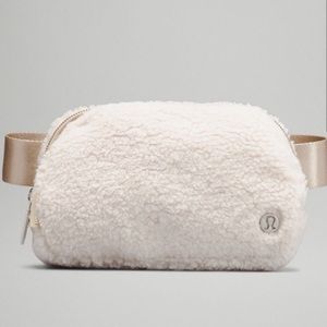 Lululemon Everywhere Belt Bag *Fleece